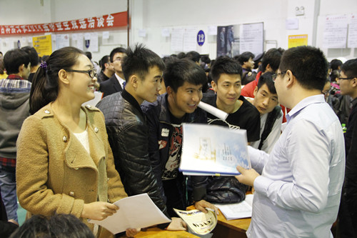 诸侯快讯举行2014届毕业生双选洽谈会